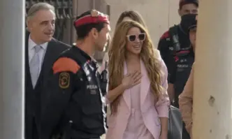 Колумбийската певица Шакира постигна сделка с властите в Испания за