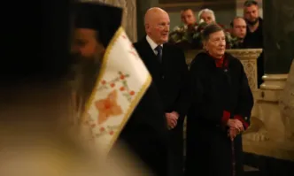 Десетки се събраха в храм паметника Св Александър Невски за отслужването