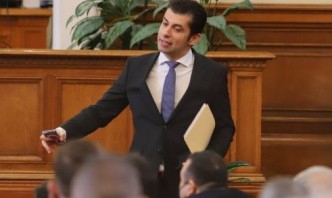 От Фейсбук профила на Владимир ЗарковКирил Петков се държи като