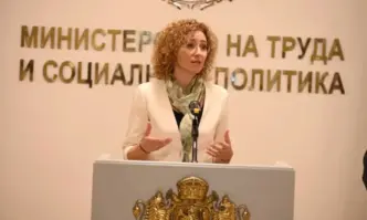 Министър Шалапатова отказва Великденски надбавки за пенсионерите, но оправдава пътуванията си в чужбина като необходими