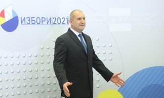 От профила във Фейсбук на Николай БарековКолеги литератори правилно ли