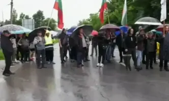 ротестиращи затвориха прохода Петрохан в петък вечер съобщава Нова тв Хората