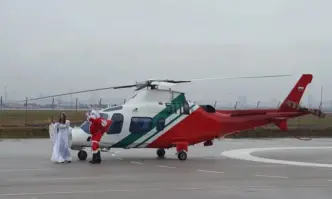 Снежанка приземи хеликоптер с Дядо Коледа на него - (СНИМКИ)