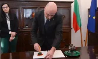 Министърът на правосъдието Атанас Славов положи държавния печат под измененията