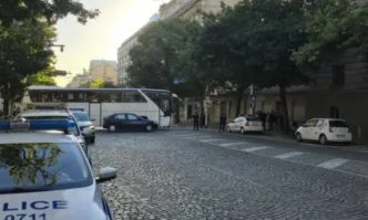 Заради акцията на ПП-ДБ, полицията препречи бул. Дондуков с бял автобус