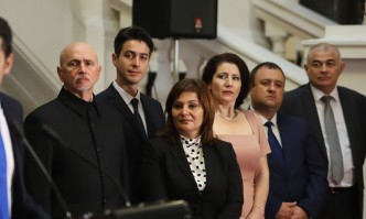 Аз мисля че не е най горещият стол Всички са горещи