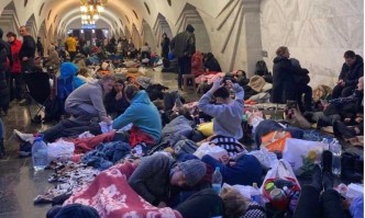 100 хил. украинци са избягали от домовете си, жители на Киев и Харков нощуват в метрото