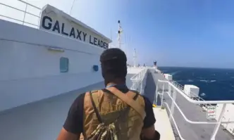Връзките с кораба са прекъснати Хутите разпространиха видео от задържането