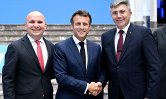 Президентът на Франция Еманюл Макрон лично поздрави лидера на ДПС