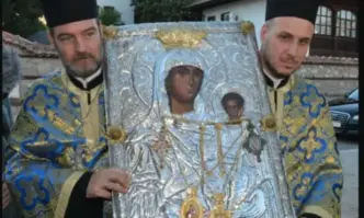 В Хасково пристигна чудотворната икона на Пресвета Богородица – Златна