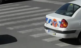 Моторист блъсна възрастна жена и дете на пешеходна пътека в