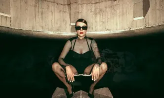 Певицата се извини за скандалната фотосесия чрез публикация във Фейсбук Фотосесия