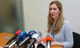 Министър Ангелкова: Летният сезон може да продължи до края на октомври