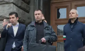 Дебатите за вота на недоверие стигнаха комична точка Депутатите решиха