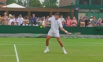 Александър Василев се класира убедително за четвъртфиналите на сингъл при