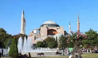 Катимерини: Решение на турски съд ще прокара превръщането на Света София в джамия