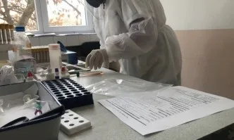 51 новозаразени с коронавирус, един смъртен случай за денонощие