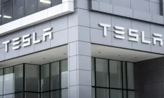 Робот на Tesla нападнал инженер във фабрика на компанията