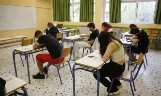В Гърция пускат на училище срещу тест, сертификат за ваксинация или преболедуване