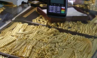 Цената на златото за първи път премина бариерата от 3000