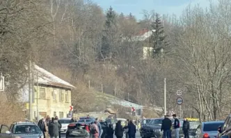 Четири коли участваха във верижна катастрофа Инцидентът е станал малко