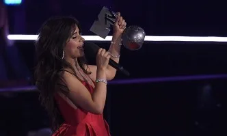 Камила Кабело обра отличията на Европейските музикални награди на MTV