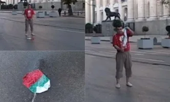 Прокуратурата иска обратно зад решетките уриниращия върху българското знаме