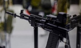 Трима души бяха убити в стрелба с автомат Калашников срещу