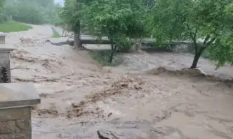 Частичното бедствено положение в Етрополе остава след като придошлите води