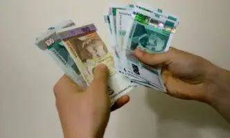 За едногодишен период броят на банкнотите в обращение се увеличава