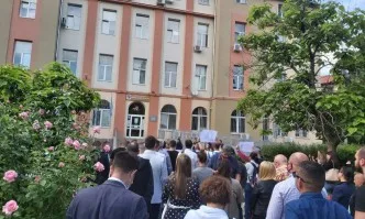 Многолюден протест в Красно село, искат оставката на Росина Станиславова (СНИМКИ)