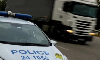 Един е загинал и двама са тежко ранени след сблъсък