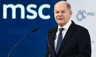 Германският канцлер похвали смелостта на руснаците които присъстваха на погребението