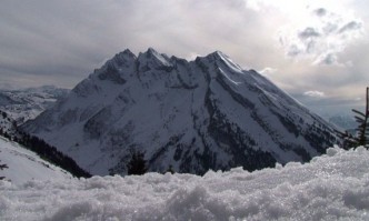 Лавини в Алпите: Седем души са загинали
