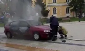 Две обвинения получи мъжът, подпалил колата си в центъра на Враца