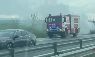 Кола е изгоряла на АМ Тракия съобщават очевидци Инцидентът е