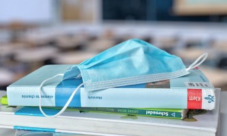 Въведен е ограничителен вечерен час до 20 00 ч за учениците