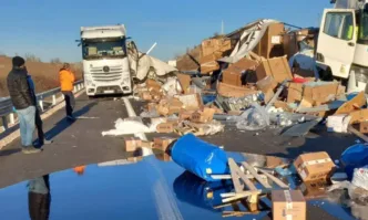 Катастрофа между два тира затвори АМ Марица при 103 ти километър