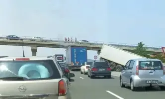 Катастрофа с камион на АМ Тракия (СНИМКИ)