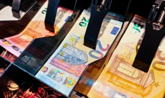 След 20 януари ще има добре заредено обращение в еврови банкноти, процесът върви по-добре от очакваното