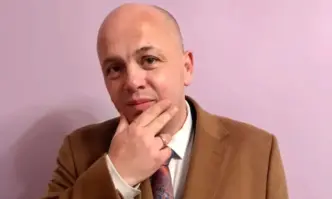 От Фейсбук профила на журналиста Александър СимовСлед като един месец