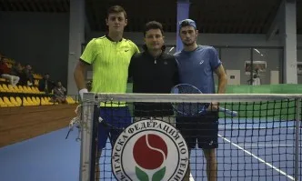 Александър Лазаров и Габриел Донев са четвъртфиналисти в Румъния