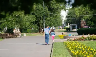Днес ще е слънчево около и след обяд горещо