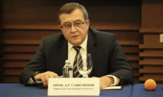 Не съм чул да падат бомби в българските училища коментира