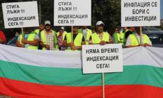 Пътните строители на протест – блокади и задръствания в различни точки на страната (СНИМКИ)