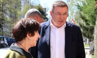 Болницата в Павликени е красноречив пример – когато има ред