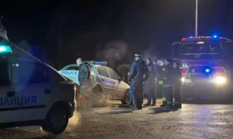 Камион удари патрулка, спряла за катастрофата на пътя София-Варна