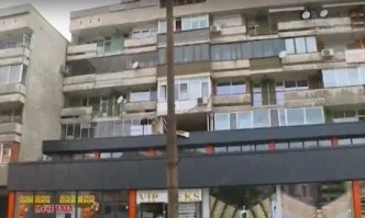 Разследват причините за взрива в апартамент в Асеновград