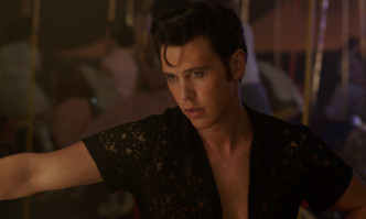 Въпреки че филмът е рискован експеримент заради непознатия в бранша