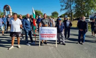 Протест на лозари блокира движението край Слънчев бряг